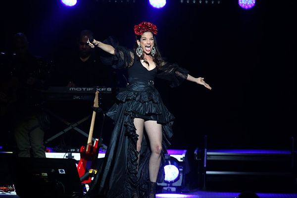 Natalia Jiménez en concierto el 23 de Marzo en Medellín.