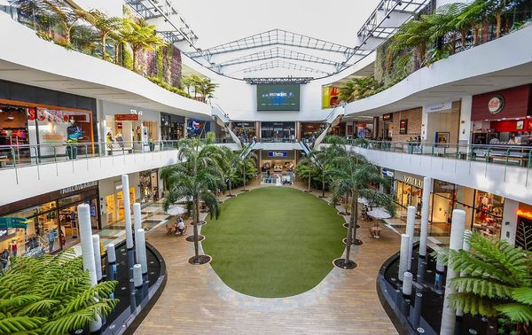 Centro comercial El Tesoro.